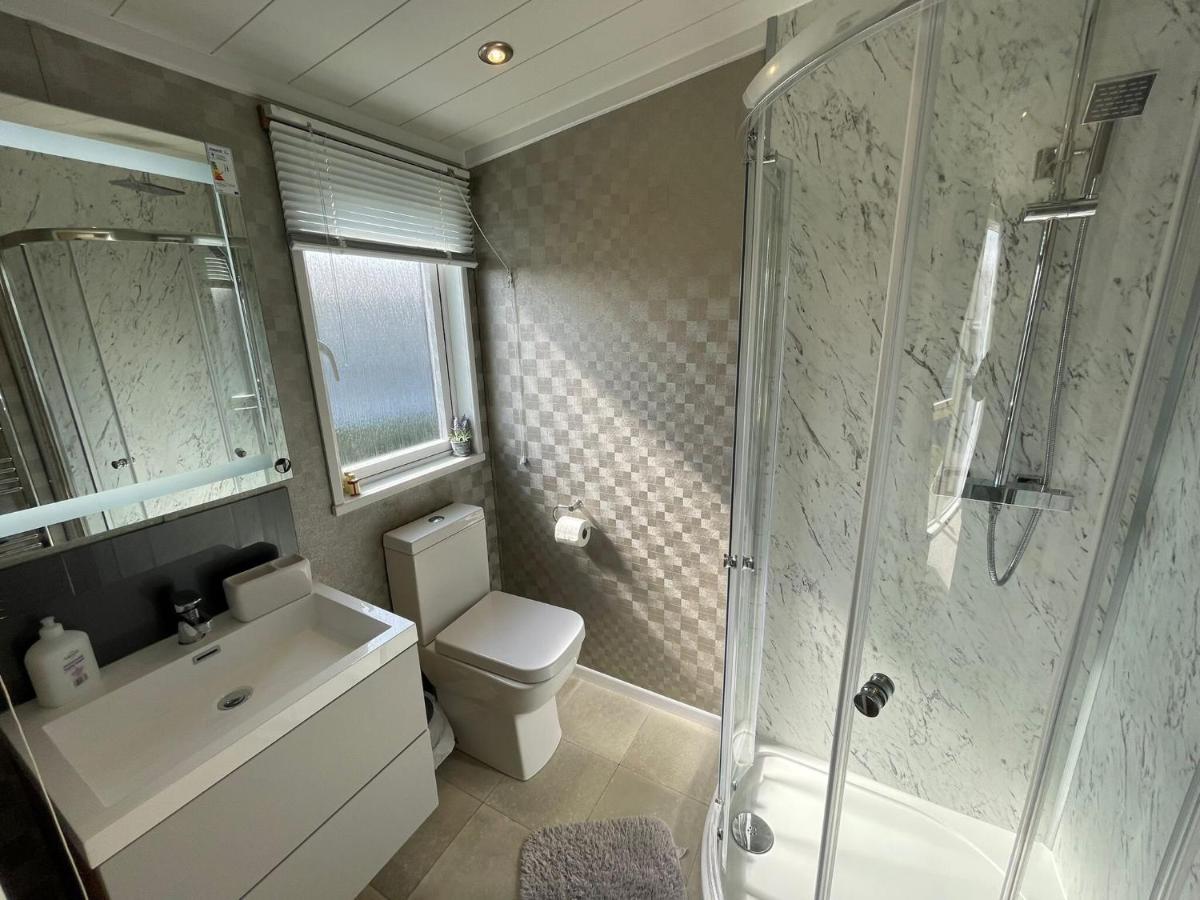 Indulgence Lakeside Lodge I3 With Hot Tub, Private Fishing Peg Situated At Tattershall Lakes Country Park 외부 사진