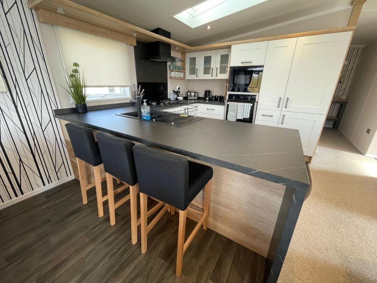 Indulgence Lakeside Lodge I3 With Hot Tub, Private Fishing Peg Situated At Tattershall Lakes Country Park 외부 사진