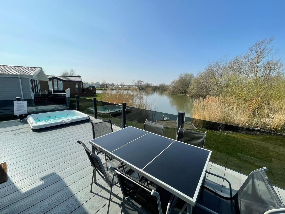 Indulgence Lakeside Lodge I3 With Hot Tub, Private Fishing Peg Situated At Tattershall Lakes Country Park 외부 사진